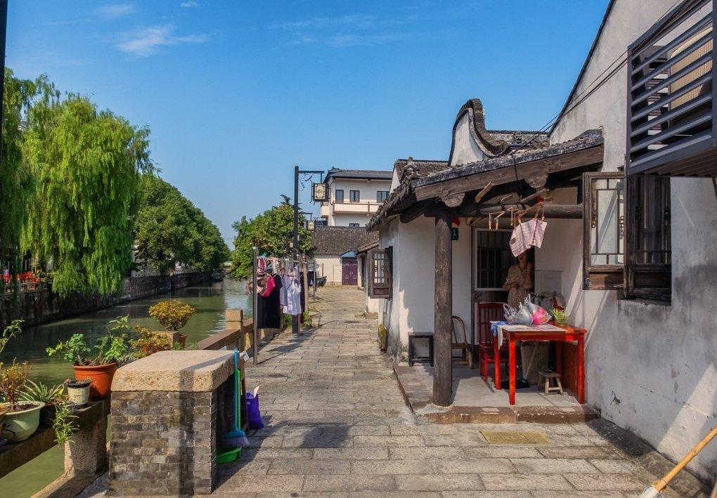 寻龙:华山路480号超级迷你椰门口